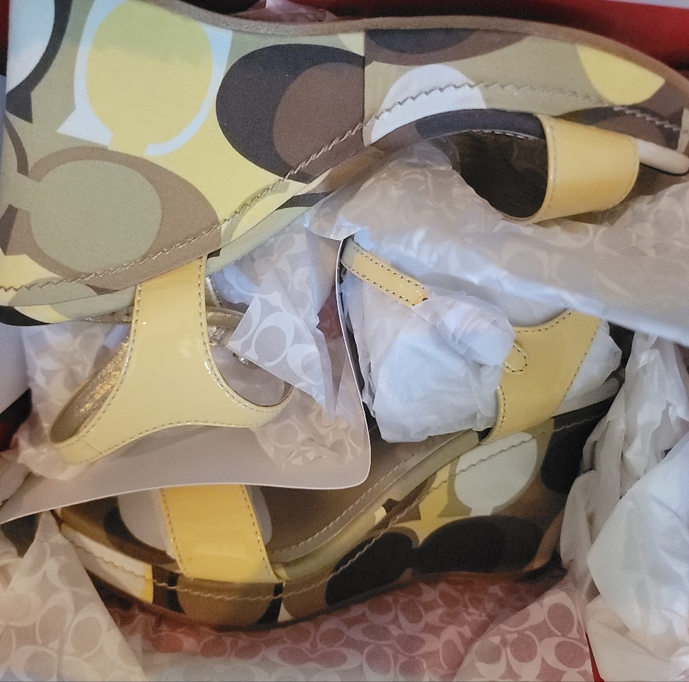 Coach Nib Sz 7.5 Klara "C's" Deadstock Y2k Yellow Brown Sandals Heels Wedges